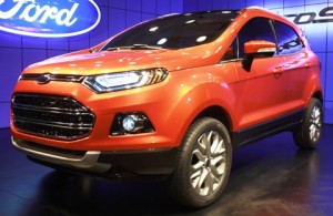 El Ford EcoSport 2012 monta la nueva generación de propulsores de gasolina turboalimentados EcoBoost. Se trata del ya conocido 1.0 de tres cilindros que genera 120CV que se socia a una transmisión manual de cinco velocidades, el fabricante asegura que el EcoSport hará gala de un consumo y emisiones.