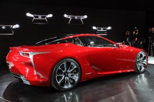 Lexus LF-LC Concept: De llegar a la producción incluirá un motor Hybrid Drive con tecnología avanzada, en combinación con unas líneas claramente deportivas. Lexus LF-LC Concept: De llegar a la producción incluirá un motor Hybrid Drive con tecnología avanzada, en combinación con unas líneas claramente deportivas.