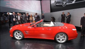 Mercedes Benz SL: Para la versión SL 500 Twin-Turbo tiene un motor de 4.6 litros V8 sobrealimentado que genera 435CV y 699Nm / 516 lb-pie de torque. Su aceleración será en 4.6 segundos. Mercedes Benz SL: Para la versión SL 500 Twin-Turbo tiene un motor de 4.6 litros V8 sobrealimentado que genera 435CV y 699Nm / 516 lb-pie de torque. Su aceleración será en 4.6 segundos.