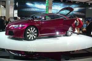 El Toyota NS4 es un carro híbrido enchufable de cuatro puertas de nueva generación, un carro muy respetuoso con el medio ambiente. El Toyota NS4 es un carro híbrido enchufable de cuatro puertas de nueva generación, un carro muy respetuoso con el medio ambiente.