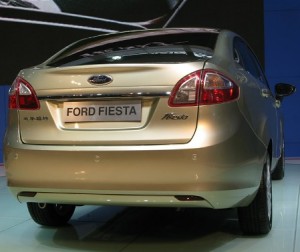 El Ford Fiesta Sedán 2012 para México tiene un precio base de $194.200 pesos. Para Chile tiene un precio base de $7.990.000. El Ford Fiesta Sedán 2012 para México tiene un precio base de $194.200 pesos. Para Chile tiene un precio base de $7.990.000.