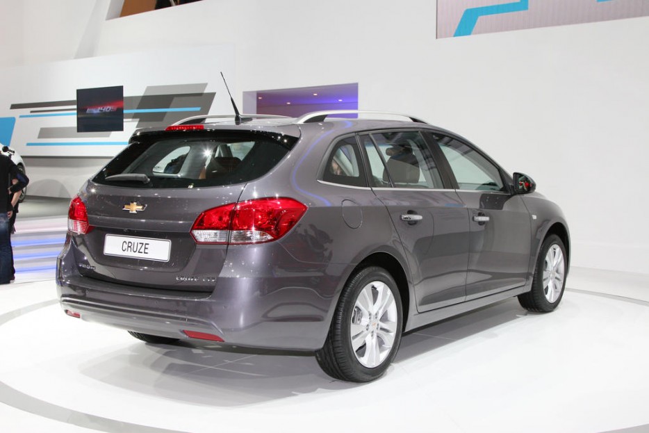 http://www.listadecarros.com/wp-content/uploads/2012/03/Chevrolet-Cruze-Station-Wagon-3.jpg