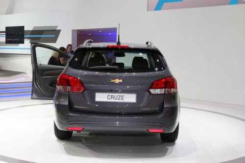 http://www.listadecarros.com/wp-content/uploads/2012/03/Chevrolet-Cruze-Station-Wagon-4.jpg