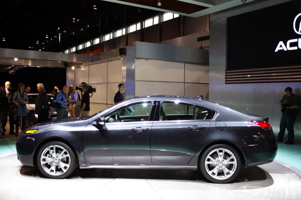 Acura TL 2012 Es un sedán de lujo el cual para este año luce un diseño