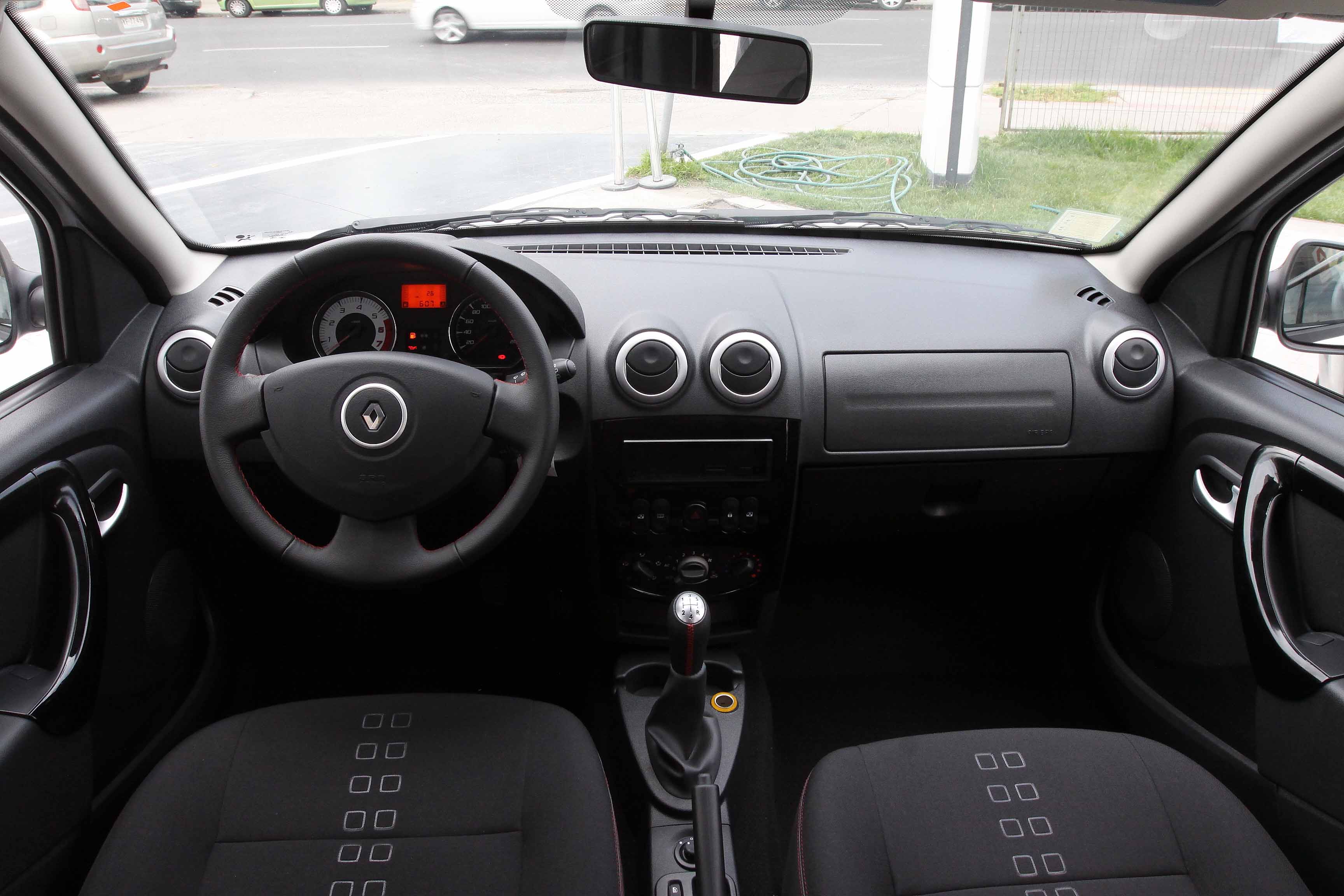 тюнинг салона - Renault Sandero 1G, 1,6 л, 2010 года фотография DRIVE2