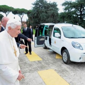 Renault regala dos carros eléctricos al Papa Benedicto XVI