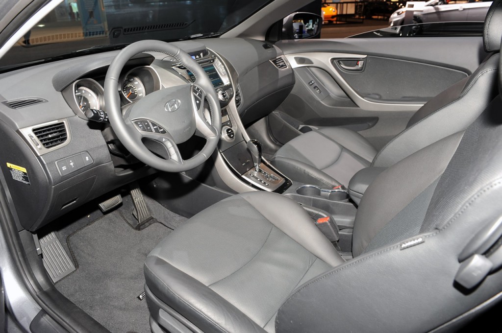 Interior del Hyundai i35 Coupe | Lista de Carros