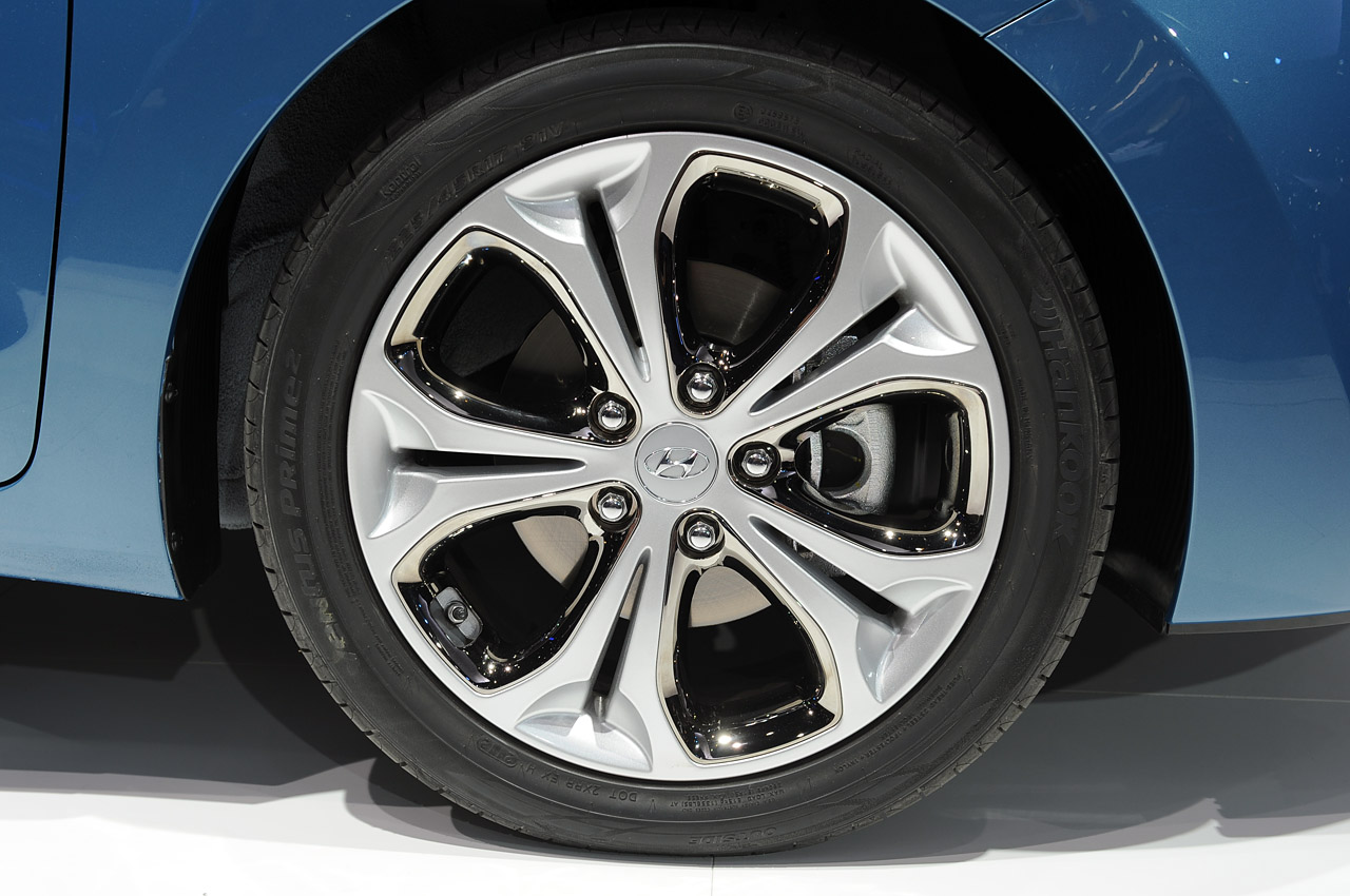 sostén ozono Albardilla EL Hyundai i30 tres puertas ofrece unas exclusivas llantas de ...