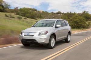 Toyota RAV4 EV 2013: ficha técnica y galería de imágenes