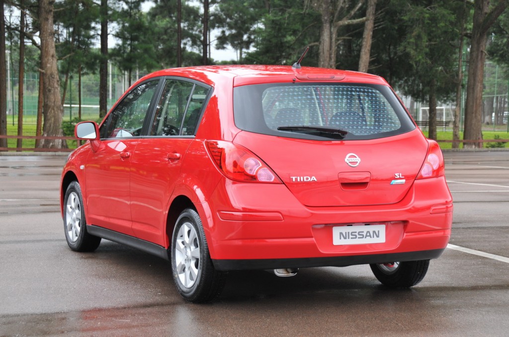 Nissan Tiida Hatchback 2013 Se ofrece con un motor de cuatro cilindros