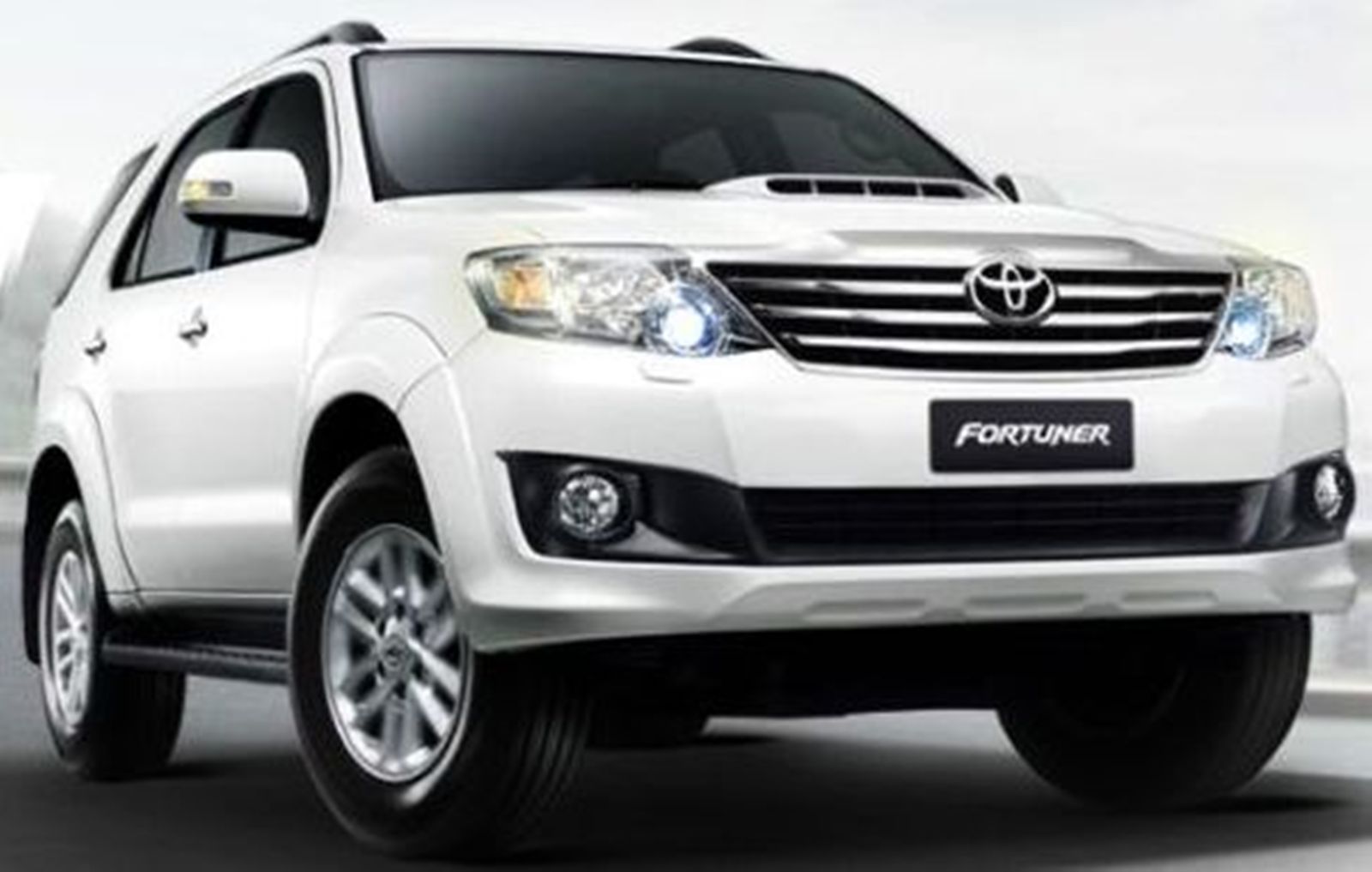 Toyota fortuner thailand 2013 price