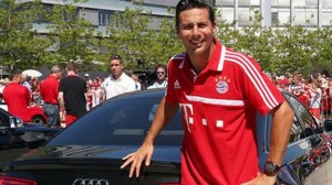 Jugadores del Bayern Munich recibieron carros Audi regalados.