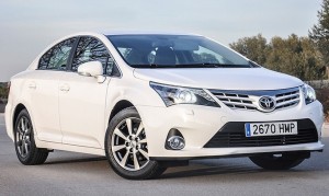 Toyota Avensis 2013: elegancia y seguridad