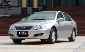 BYD F6 2013: atractivo, equipado y muy económico.