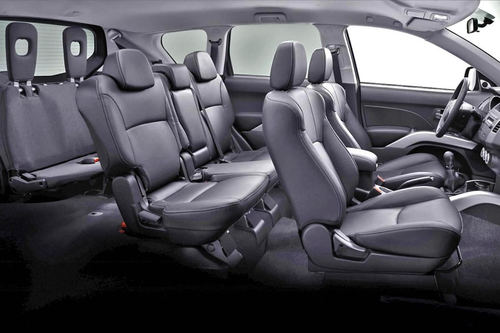 Interior del Mitsubishi Outlander 2014 Lista de Carros