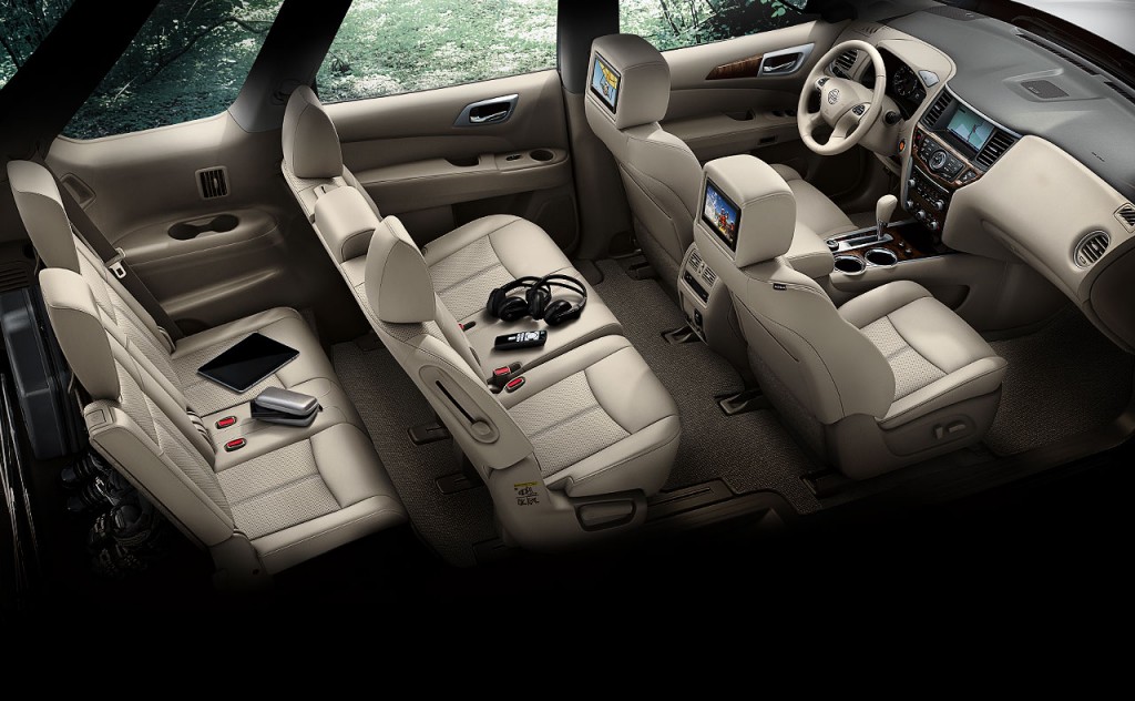 Interior del Nissan Pathfinder 2014. Lista de Carros