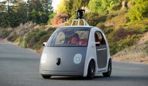 Google deja ver un carro que se conduce sin volante ni pedales.