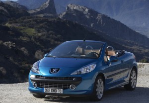 Peugeot 207 CC 2014: el placer de conducir al aire libre por un cómodo precio.