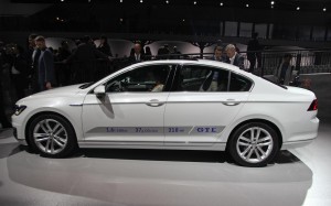 Auto Show de Paris 2014: Volkswagen Passat GTE, la tecnología hibrida enchufable.