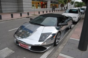 Imágenes de carros de alto rendimiento.