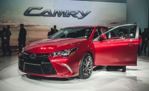Toyota Camry 2015: diseño, seguridad y confiabilidad.