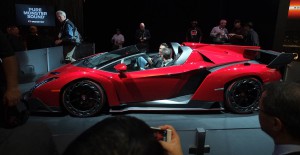 Lamborghini se une con Monster para presentar un carro lujoso y de extraordinario sonido.