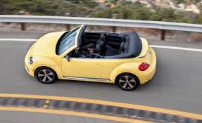 Volkswagen Beetle Convertible 2015: un carro para todos los gustos.