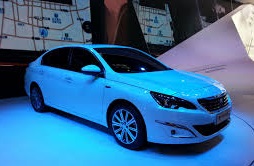 Nuevo Peugeot 408 2015: más eficiente e interesante.