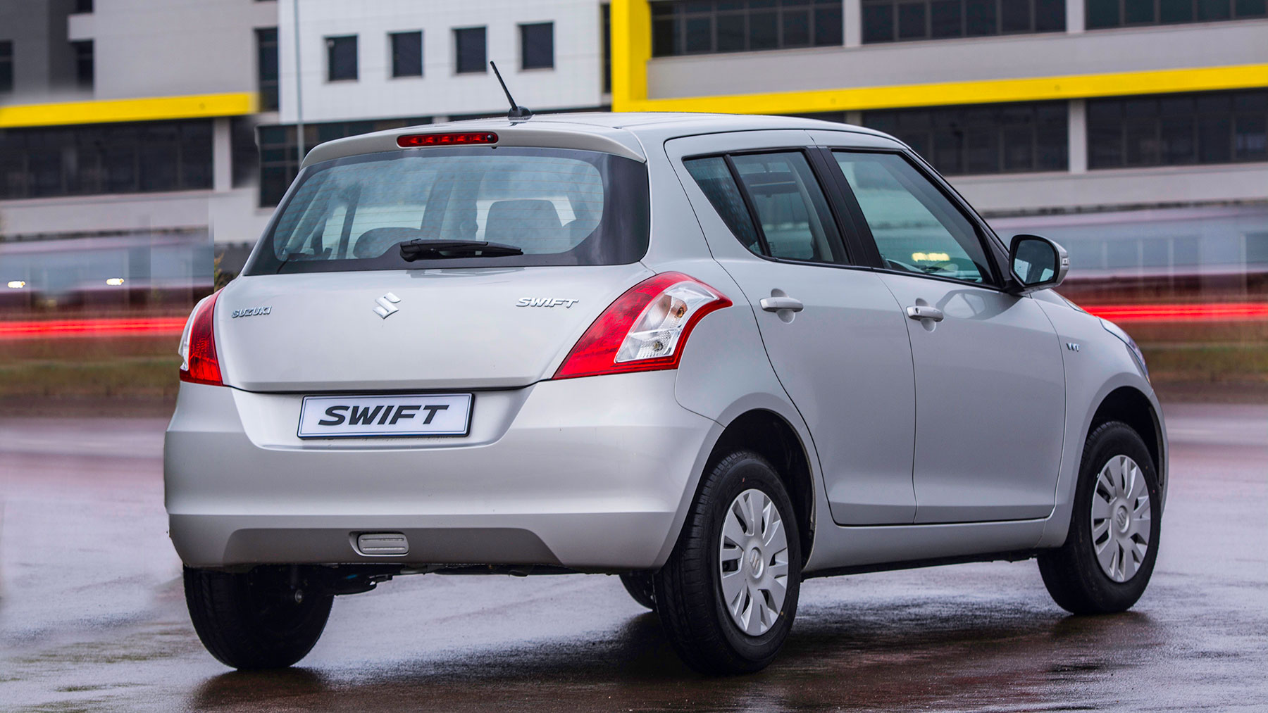 Suzuki Swift 2015 juvenil, moderno y a precio competitivo