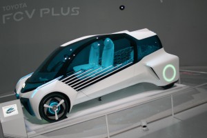 Auto Show de Tokio 2015: Toyota FCV Plus, un auto de hidrógeno que reparte electricidad.