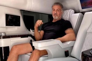 Sylvester Stallone pone a la venta su limusina Cadillac Escalade 2019