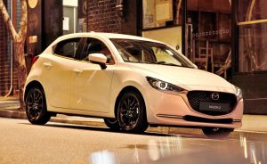 Mazda 2 Sport 2022: Más tecnología y una versión “Carbon Edition”