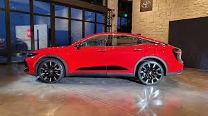 Toyota Crown 2023: El icónico sedán toma aires de Crossover.